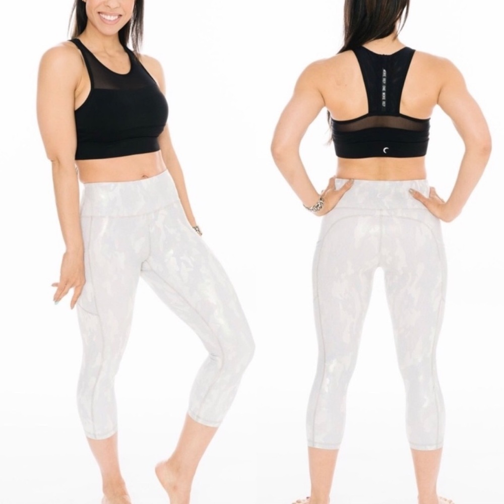 Zyia Active Silver Camo Metallic Pocket
Light N Tight Hi-Rise Capri Leggings 2